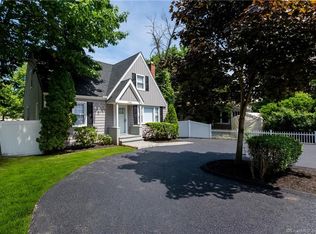 1748 Stratfield Rd, Fairfield, CT 06825