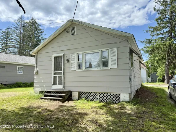 15C Lizzys Ln, Waymart, PA 18472