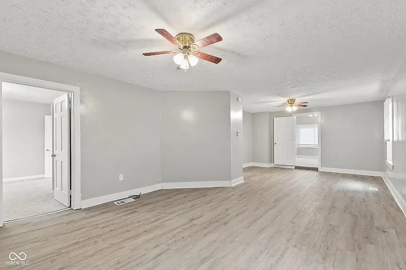 3 bed, 2110 sqft, $2,200 — Photo 2