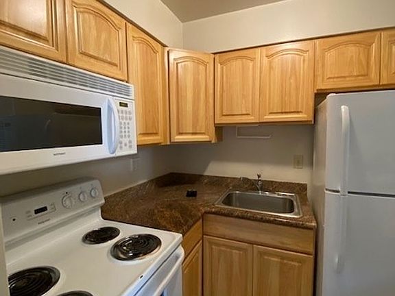 2nd image of 2170 Carlmont Dr APT 2