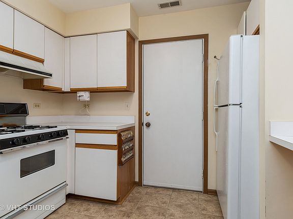 5th image of 2S764 Grove Ln #25-D