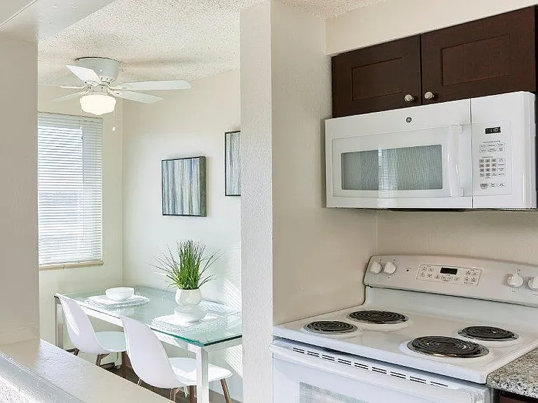Parkland Square Apartments — Photo 6
