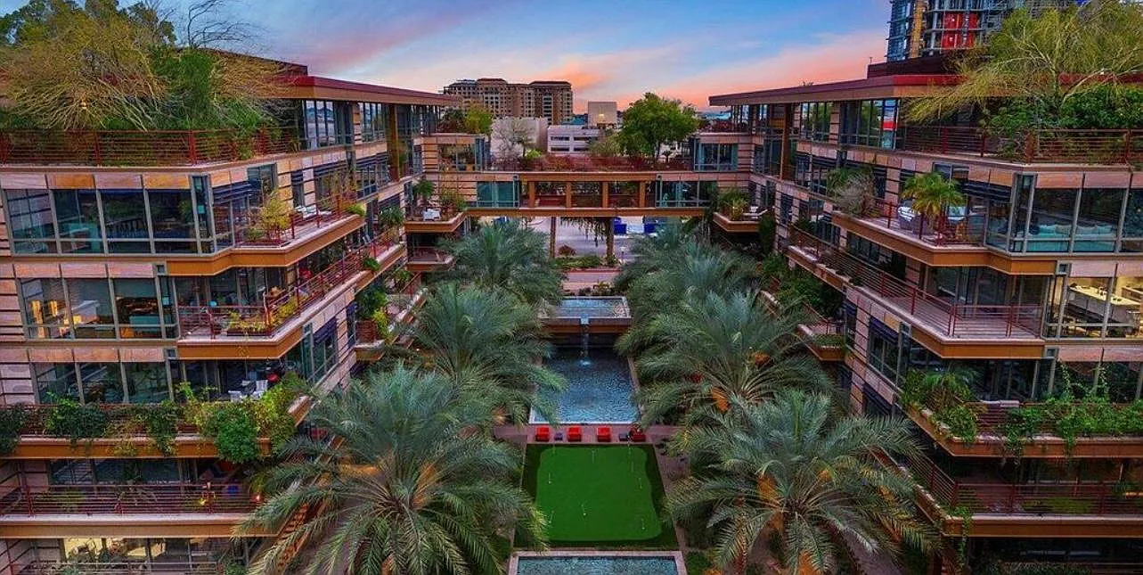 1 bed, 947 sqft, $2,450 — Photo 1