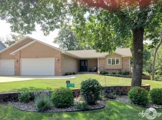 17184 Walnut Ln, Spirit Lake, IA 51360