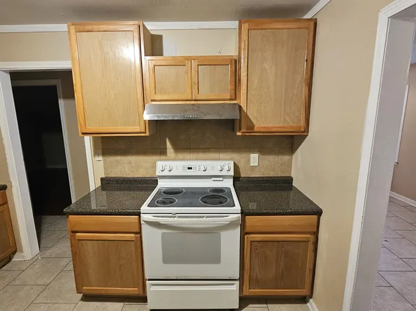 104 Chuck Cir, Warner Robins, GA 31093