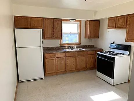 3rd image of 5830 N 61st St