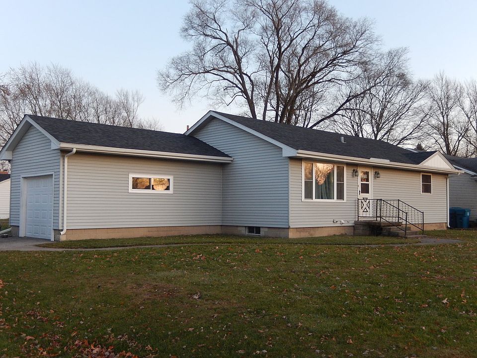 1st image of 204 Park Lane Dr