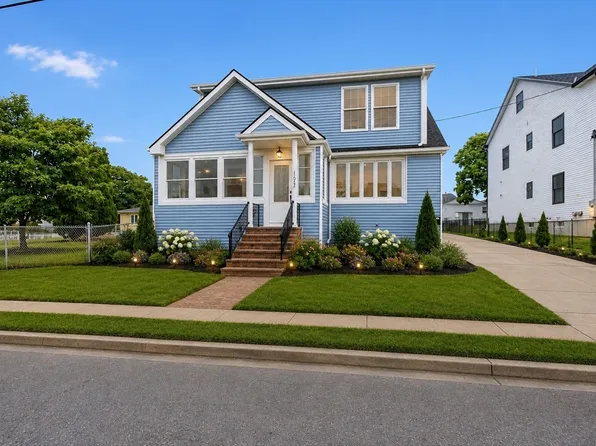 298 King St, Fall River, MA 02724