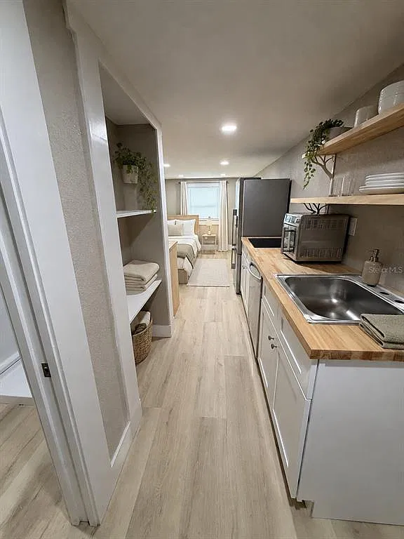 1 bed, 1.0 bath, 275 sqft, $1,000 — Photo 3