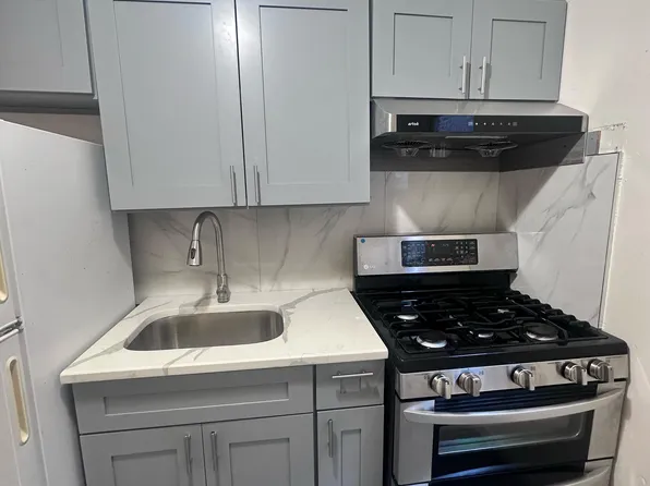 262 S 10th St Floor 3, Philadelphia, PA 19107