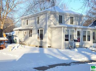 408 Colorado Ave SW, Orange City, IA 51041