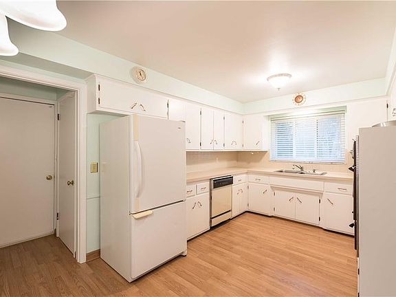 5th image of 3849 Evelyn Dr