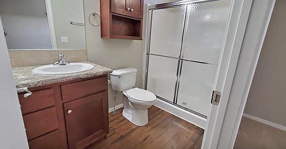 5th image of 100 Woodlawn Ave Spc 17