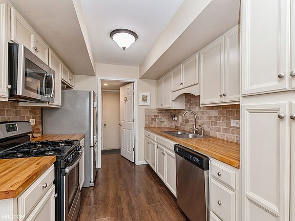 5th image of 9312 W 141st Pl