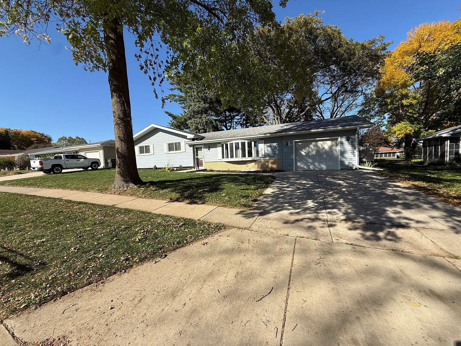 4 bed, 2.5 bath, 2300 sqft, $2,800 — Photo 1