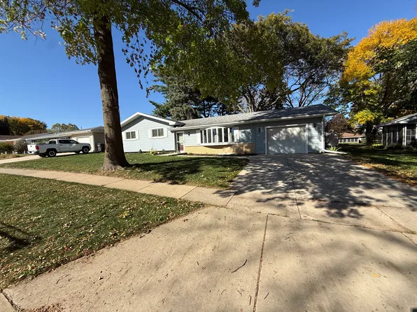 609 5th St, Waunakee, WI 53597
