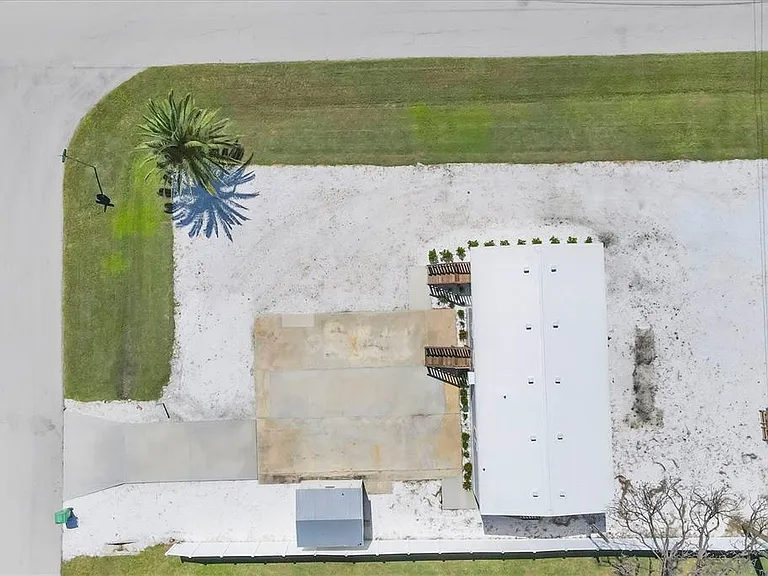 3280 Holly Ave — Photo 35