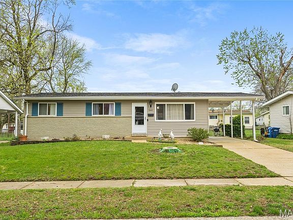 2nd image of 240 Falcon Dr