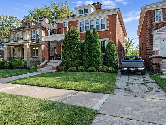 2nd image of 2015-2017 Gladstone Ave