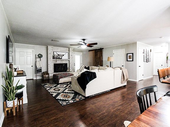 2nd image of 205 S Park Dr