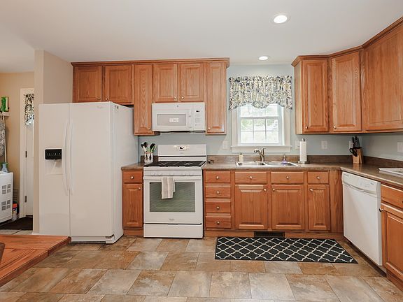 3rd image of 41 Farmwood Drive