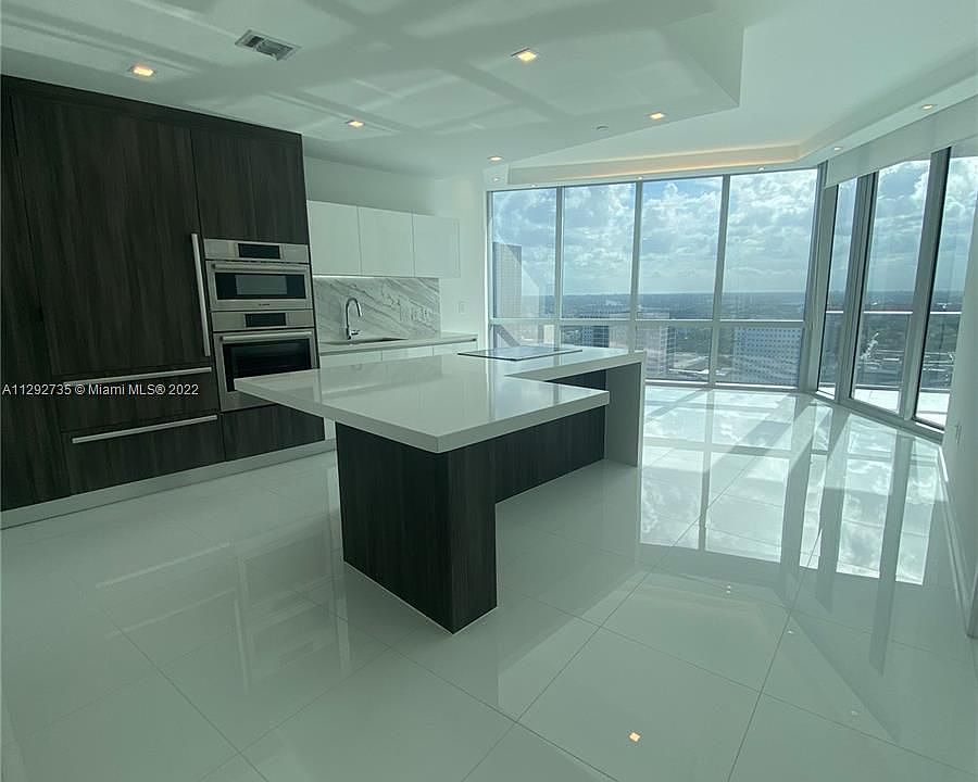 1st image of 851 NE 1st Ave #2910