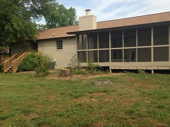 2nd image of 621 Meadow Dr