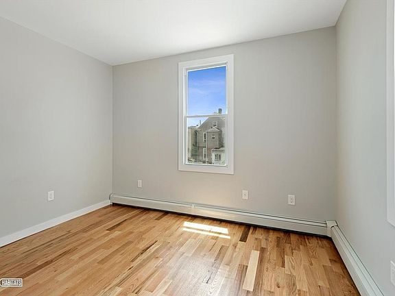5th image of 310 Hillside Ave #2