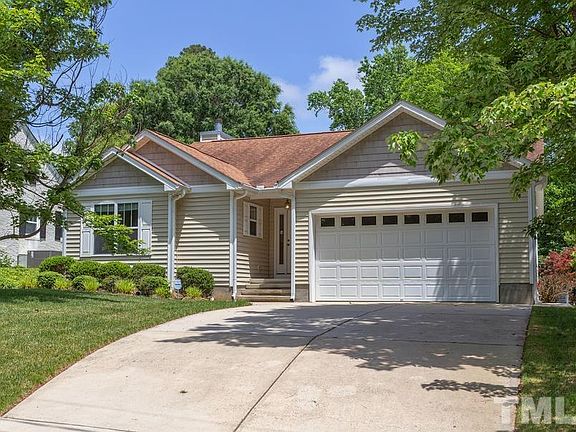 2nd image of 3105 Oxford Dr