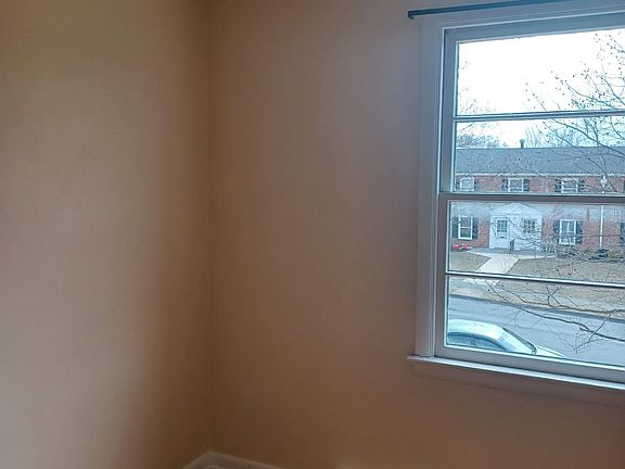 5th image of 204 E Whitlock Ave #1
