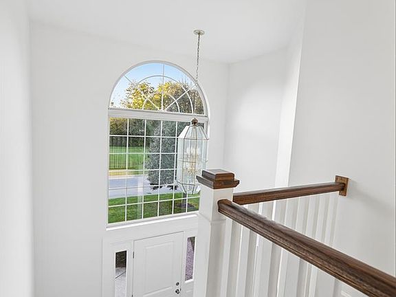 4th image of 4870 Matts Dr