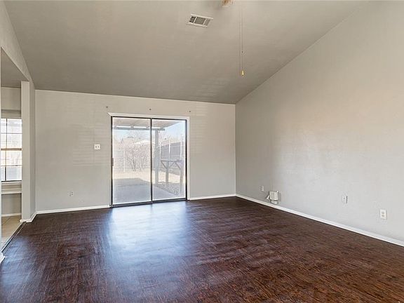 5th image of 705 Camilla Ln