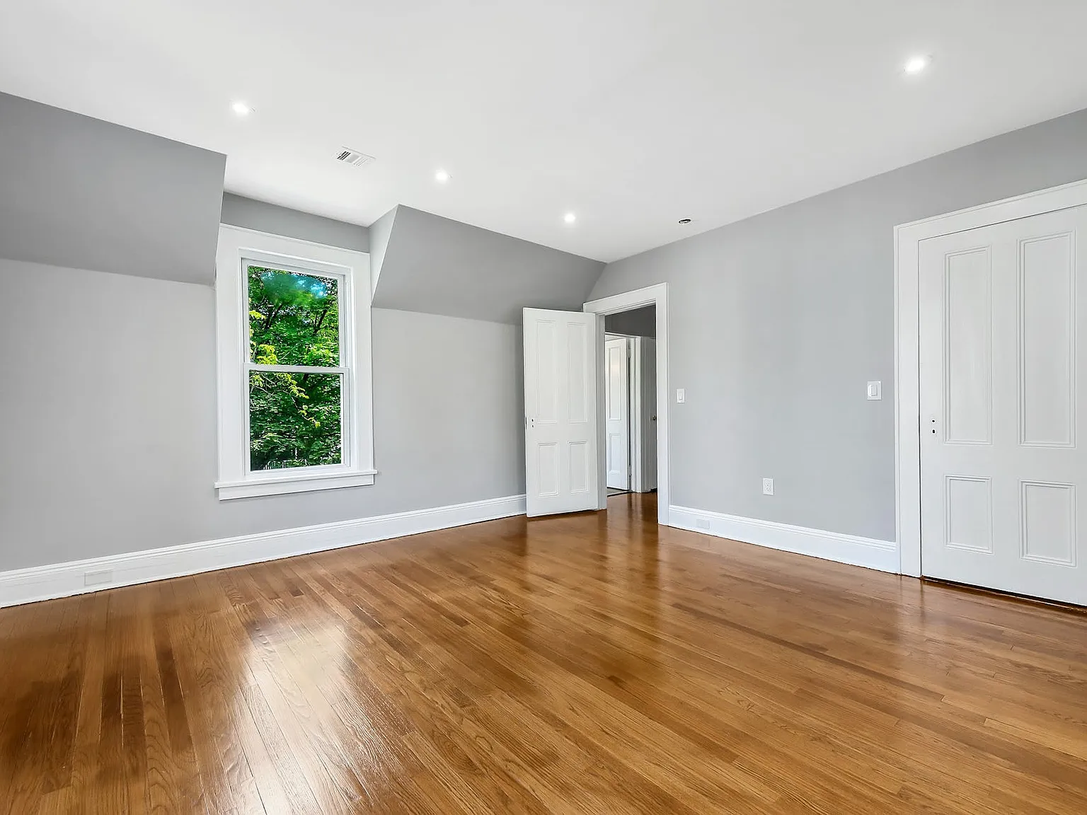 4 bed, $4,000 — Photo 4