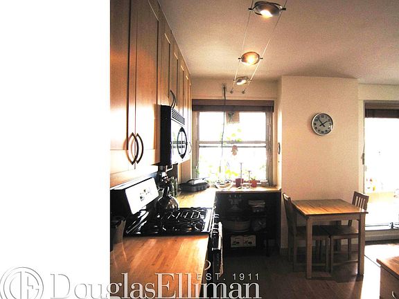 4th image of 90 La Salle St APT 12G