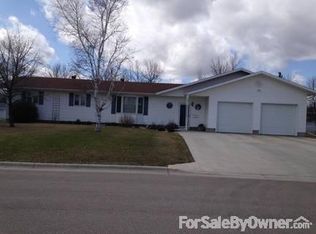 153 S 6th St, Warren, MN 56762