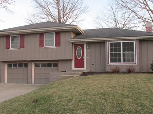 208 Highland Rd, Lansing, KS 66043