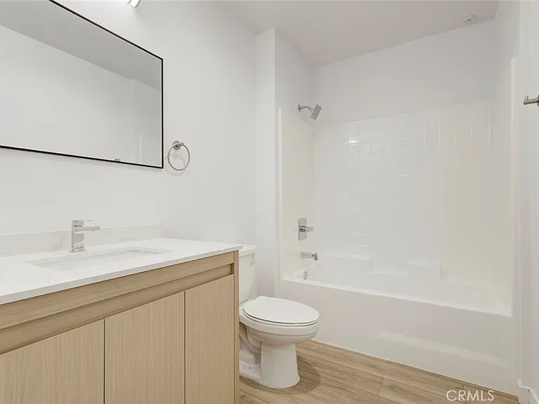 14810 Delano St #204 — Photo 8