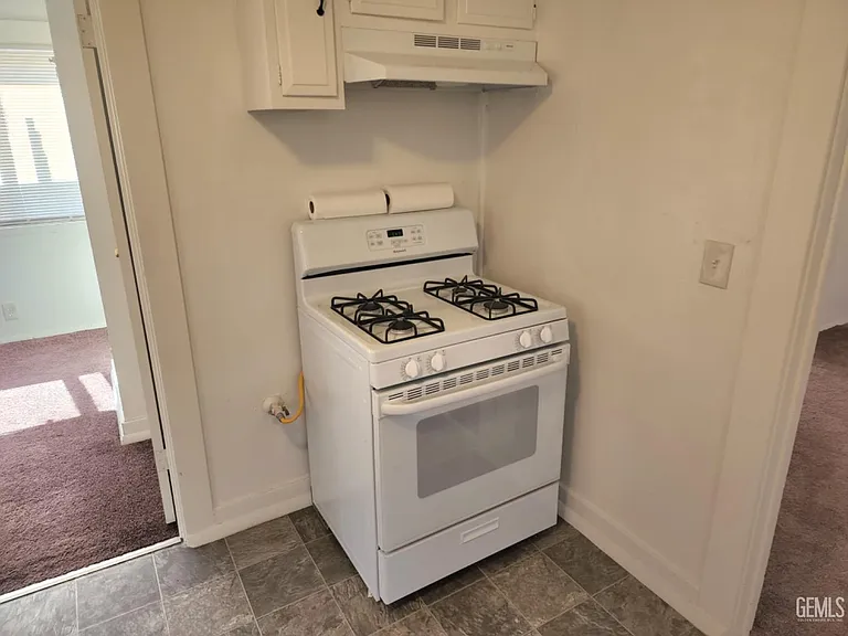 118 Eye St — Photo 2