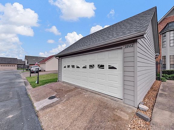 5th image of 2942 Millers Pond Dr