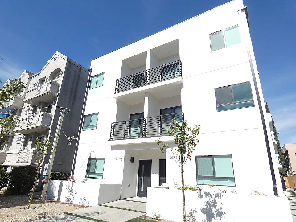 10815 Hortense St #1