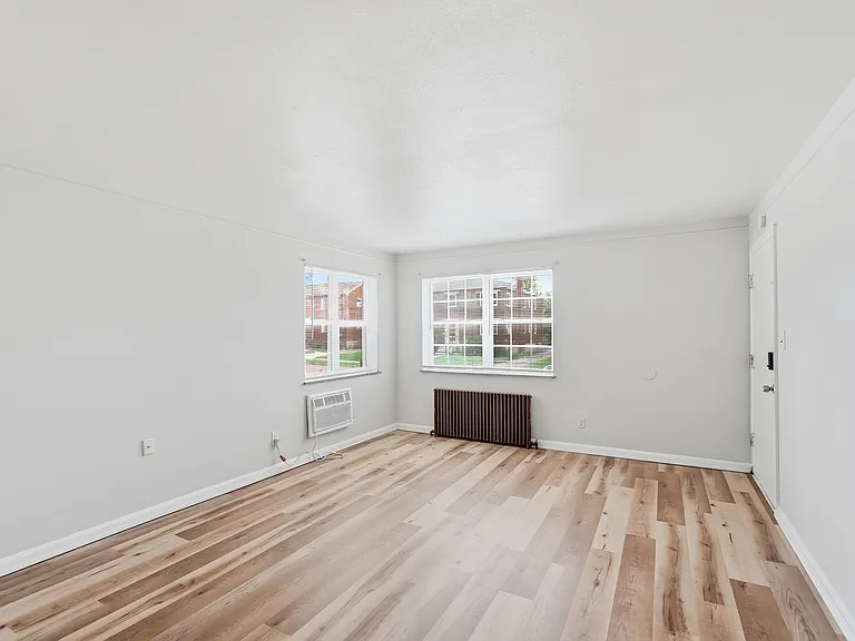 Cozy Apartment Building in Reading District! — Photo 8