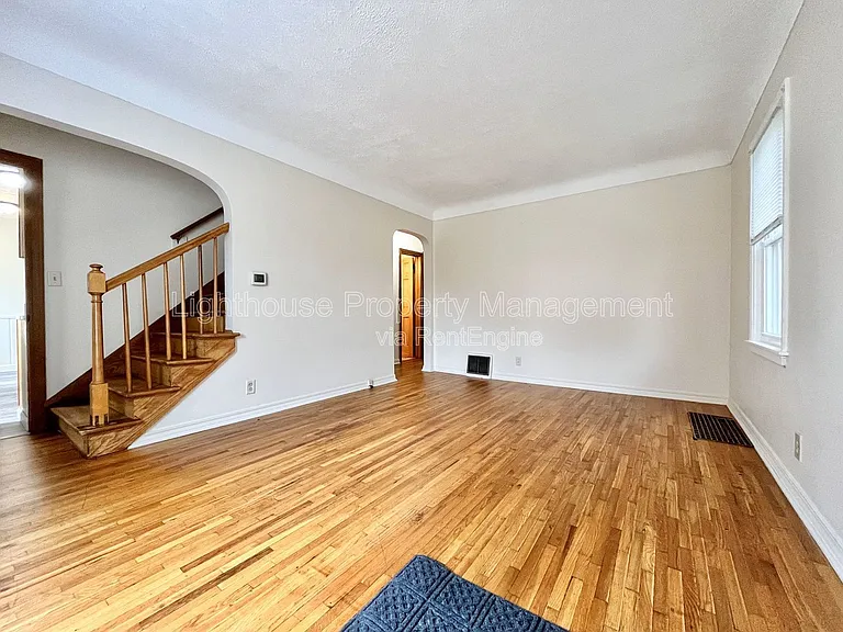 1656 Fremont Ave NW — Photo 2