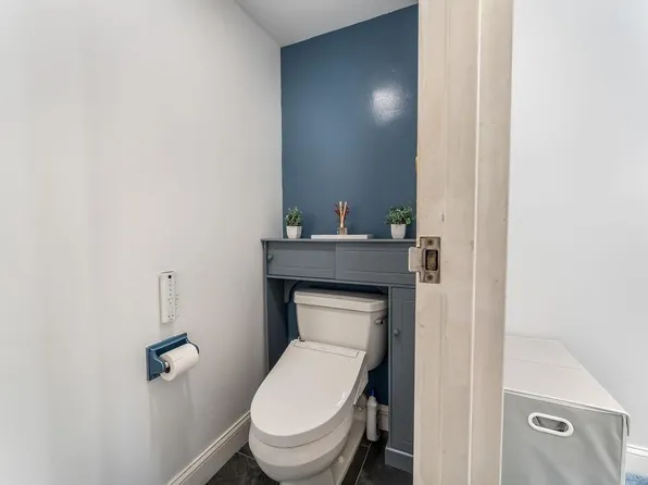 2110 Harmon Cove Tower image 30 of 50