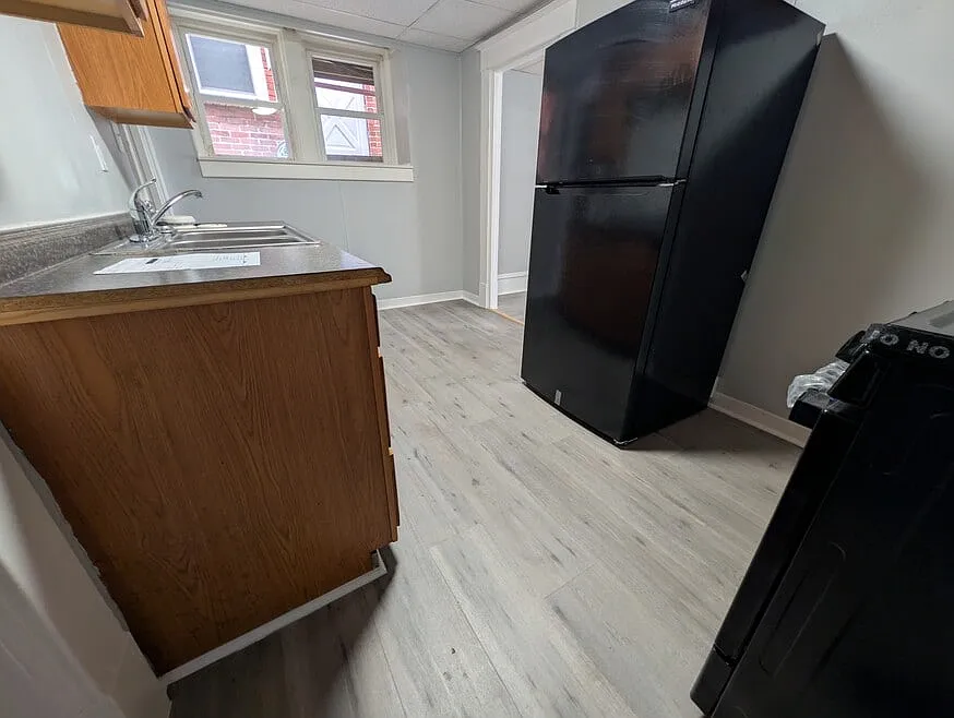 1 bed, 1000 sqft, $695 — Photo 2