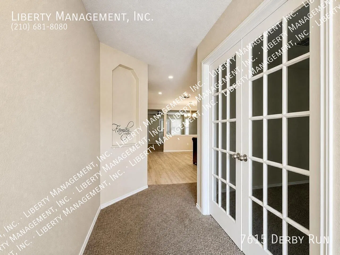 Lovely and Open 1 story home in Retama Springs. — Photo 3