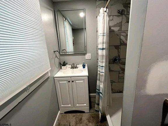 4th image of 804 Delancey Pl