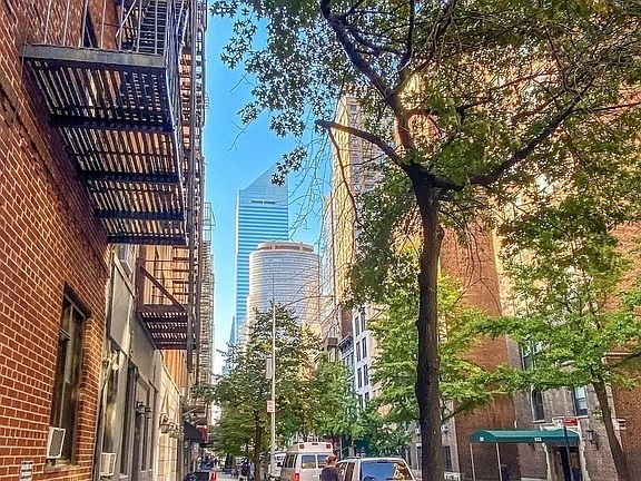 5th image of 340 E 53rd St #4F