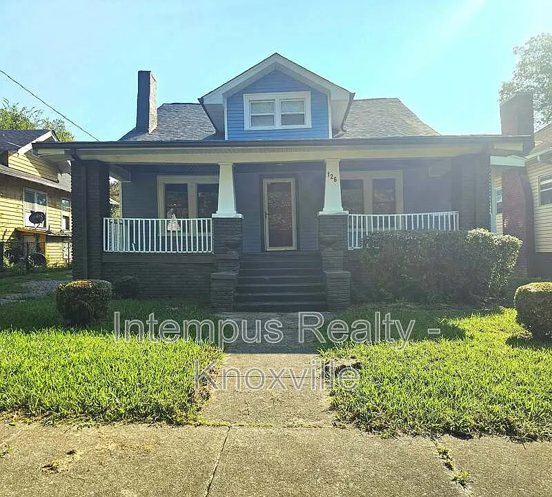 126 S Van Gilder St