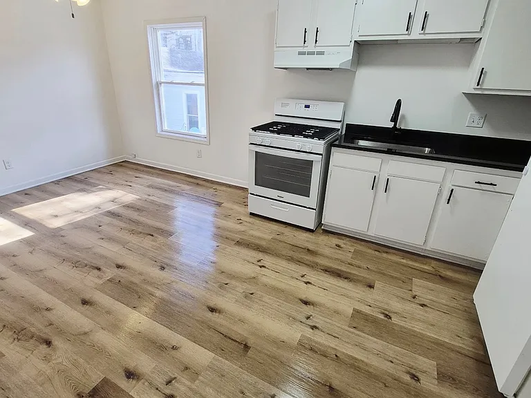103 Park Ave #4 — Photo 3