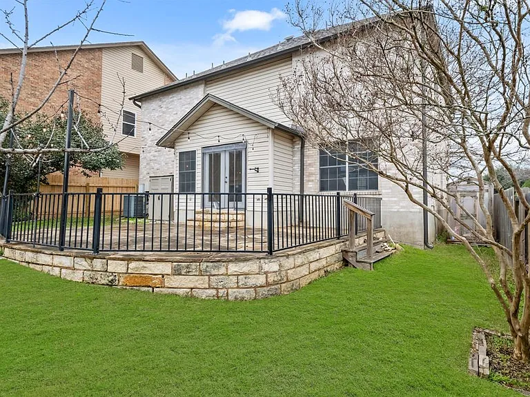 2411 Lavendale Ct — Photo 25